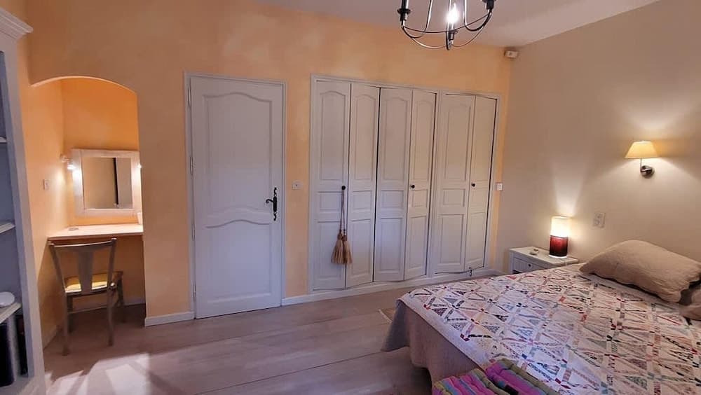 Villa Near Avignon With Separate Suites - Miniature 7