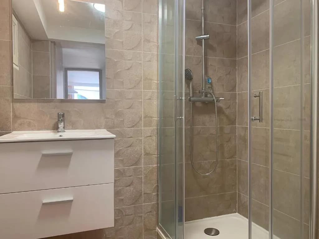 T2 40m2 + jardin à 10min à pied des plages - Photo 5