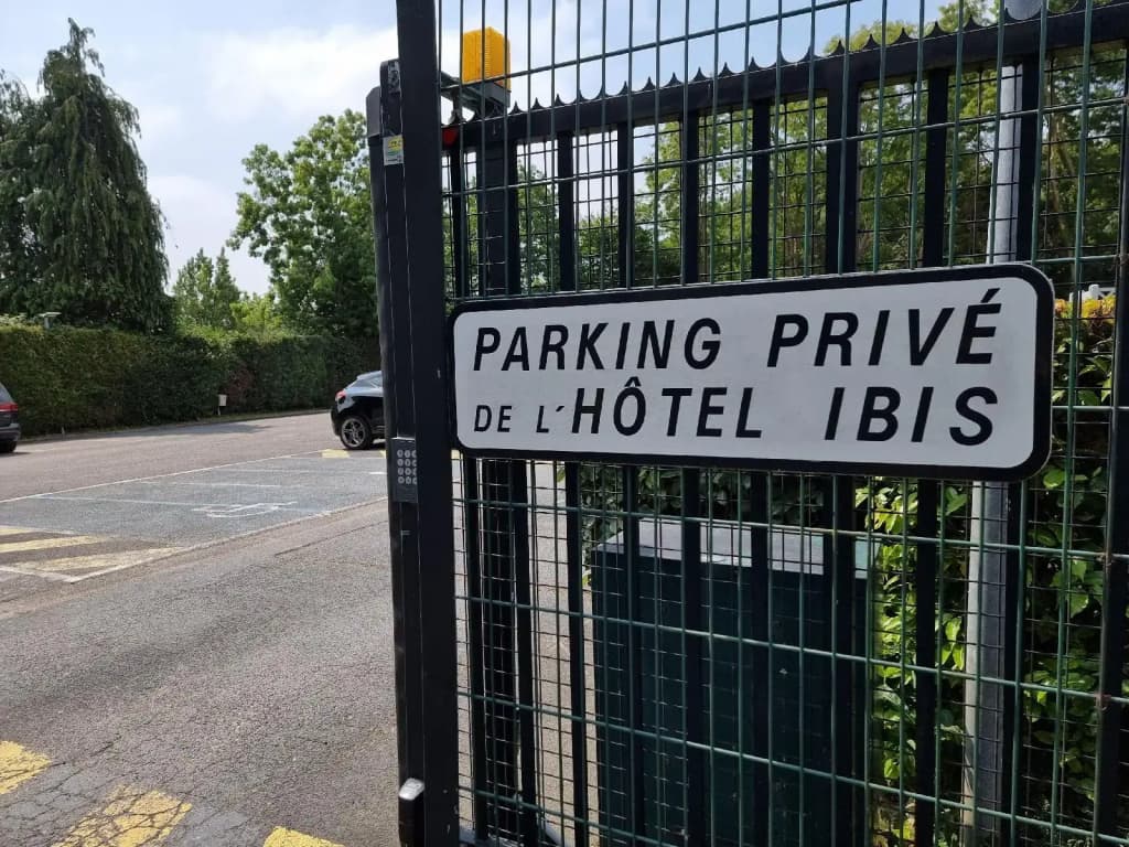 ibis Caen Porte d'Angleterre - Photo 1