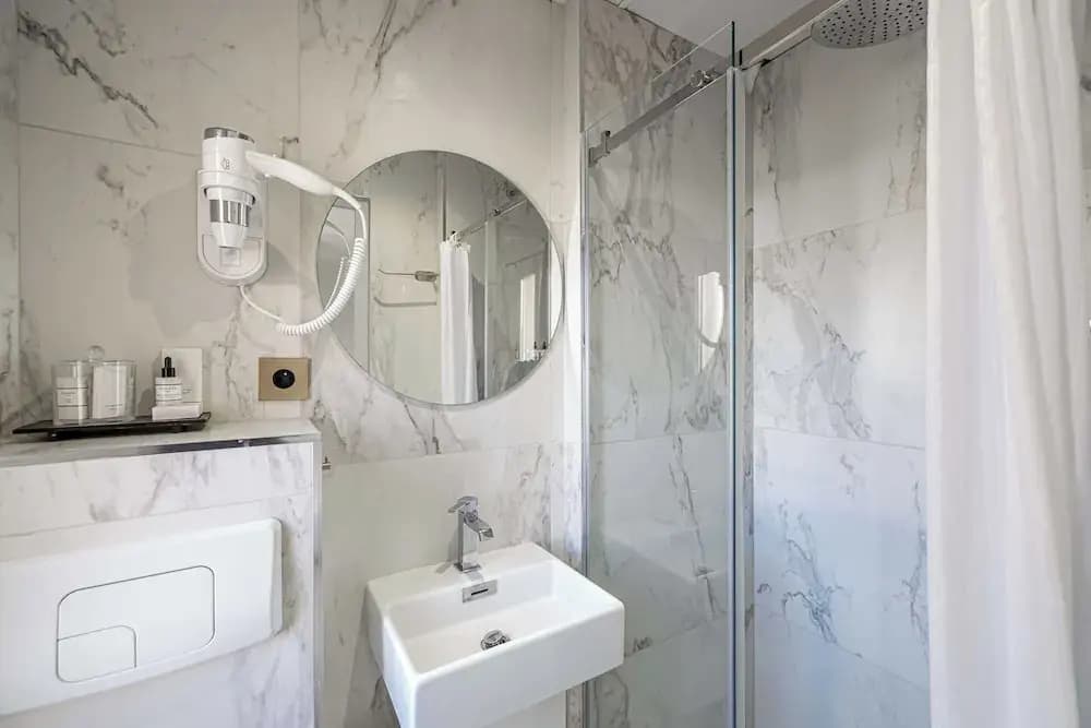 Hotel Avaton - Single Bedroom - Cannes Palais - Photo 4