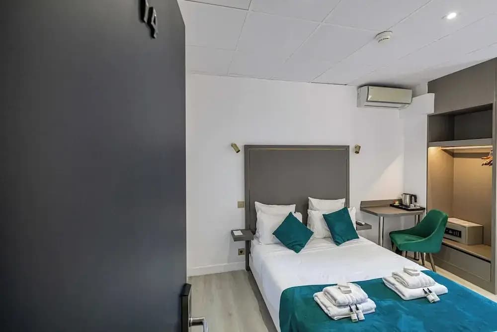 Hotel Avaton - Family Bedroom - Cannes Palais - Photo 2