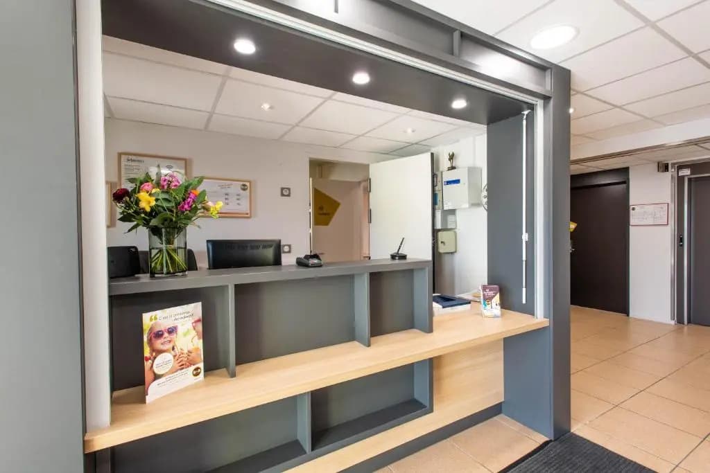 B&B HOTEL Vannes Ouest Golfe du Morbihan - Photo 3