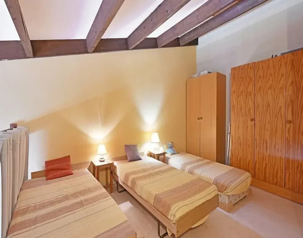Waterfront Retreat With Balcony - Photo 2