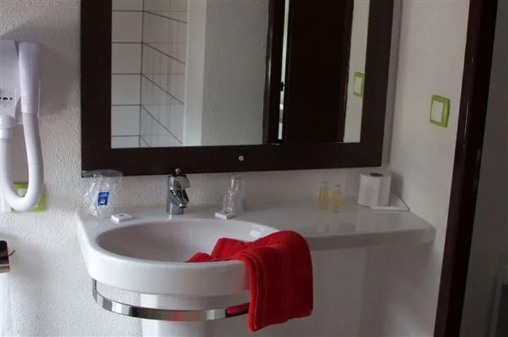 Kyriad Design Enzo Pont A Mousson - Photo 5