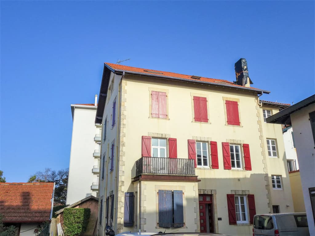 Crestia - Photo 1