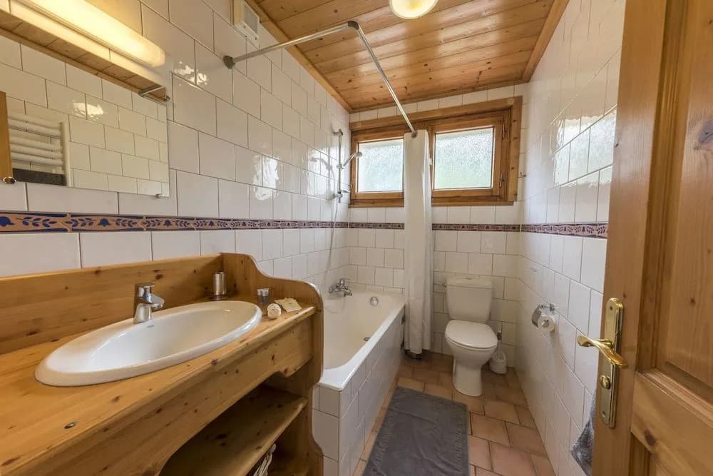 Chalet Bluebell - Miniature 7