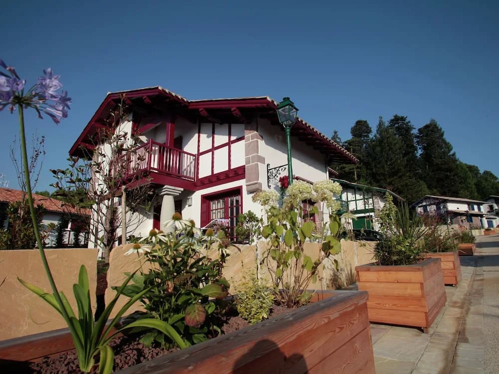 Villa in Basque Style Near Sea - Photo 2