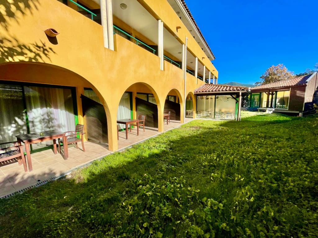 Sure Hotel by Best Western Gemenos en Provence - Photo 1