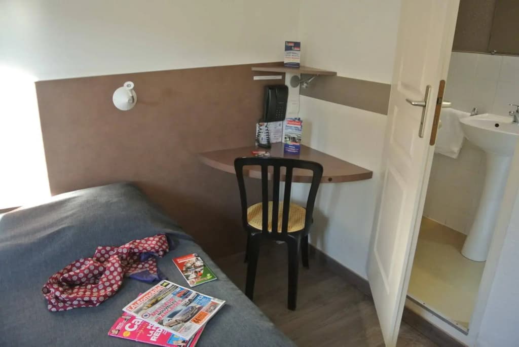 Fasthotel Narbonne - Photo 4