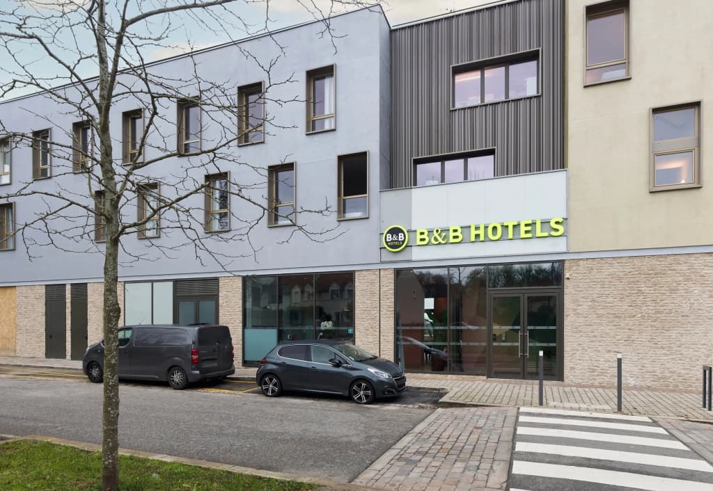 B&B HOTEL Versailles Rocquencourt - Photo 1