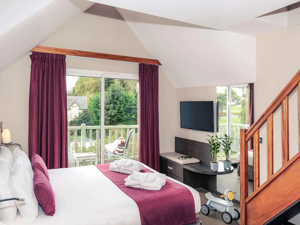 Mercure Omaha Beach Hotel - Photo 4