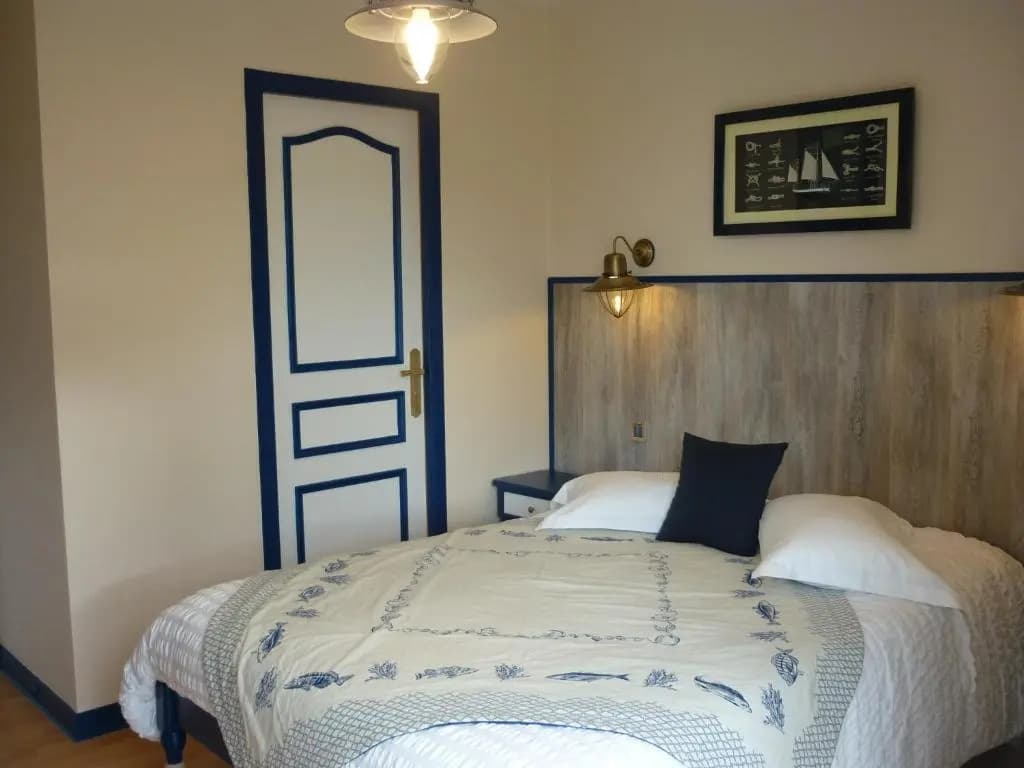Hôtel Les Voisins Beaucemaine - Photo 2