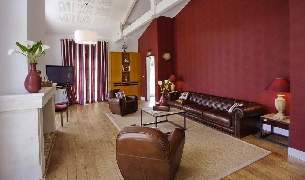Chateau Lagrange - Photo 1