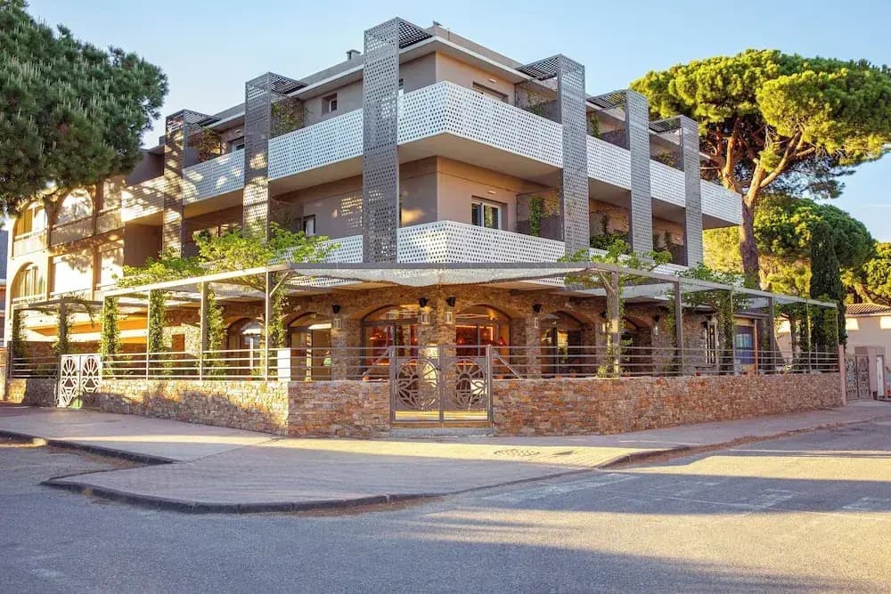 Hôtel La Ménado - Photo 1