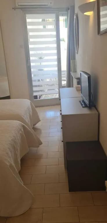 2 Bedrooms behind to the hotel Martinez - Photo 5