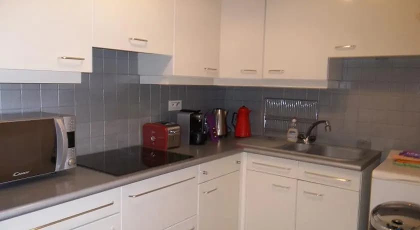 Velasquez Two Bedroom Apartment - Miniature 7