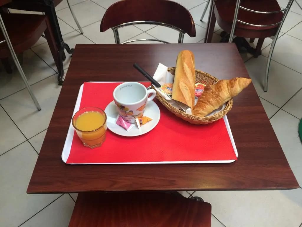 Hotel Le Derby - Photo 2