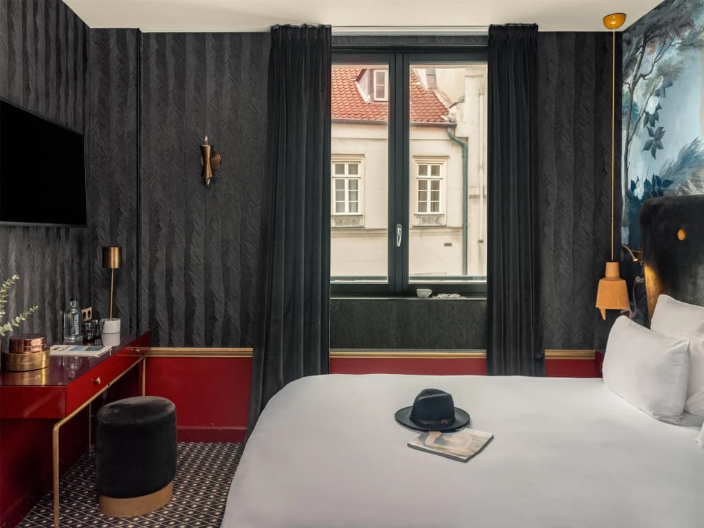 Snob Hotel - Miniature 8