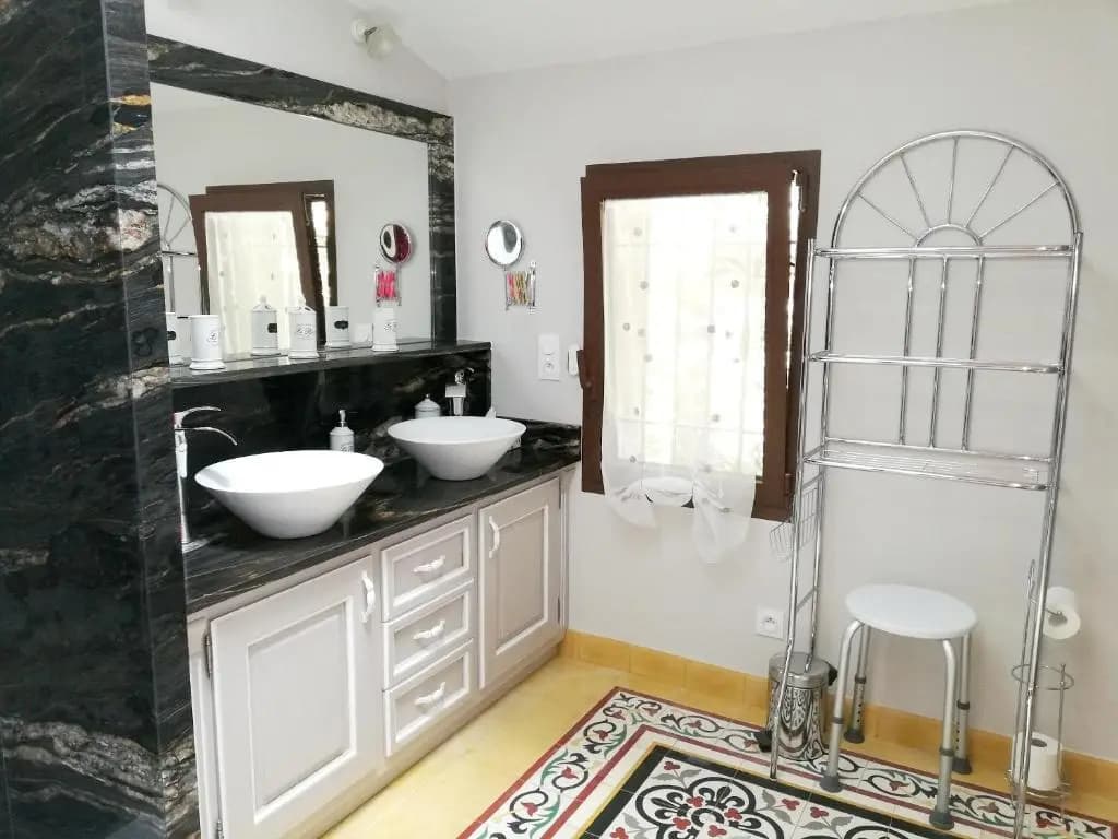 Maison de 2 chambres avec piscine partagee jardin amenage et wifi a Le Thor - Miniature 6
