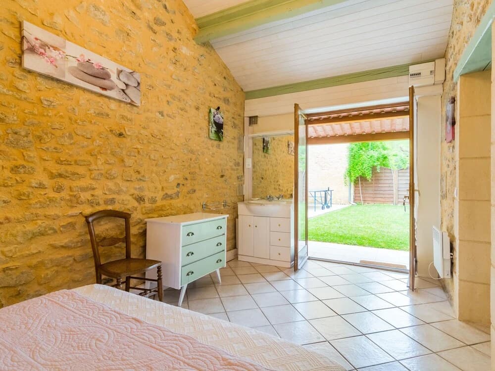 Chic Holiday Home in Siorac-en-perigord With - Miniature 6