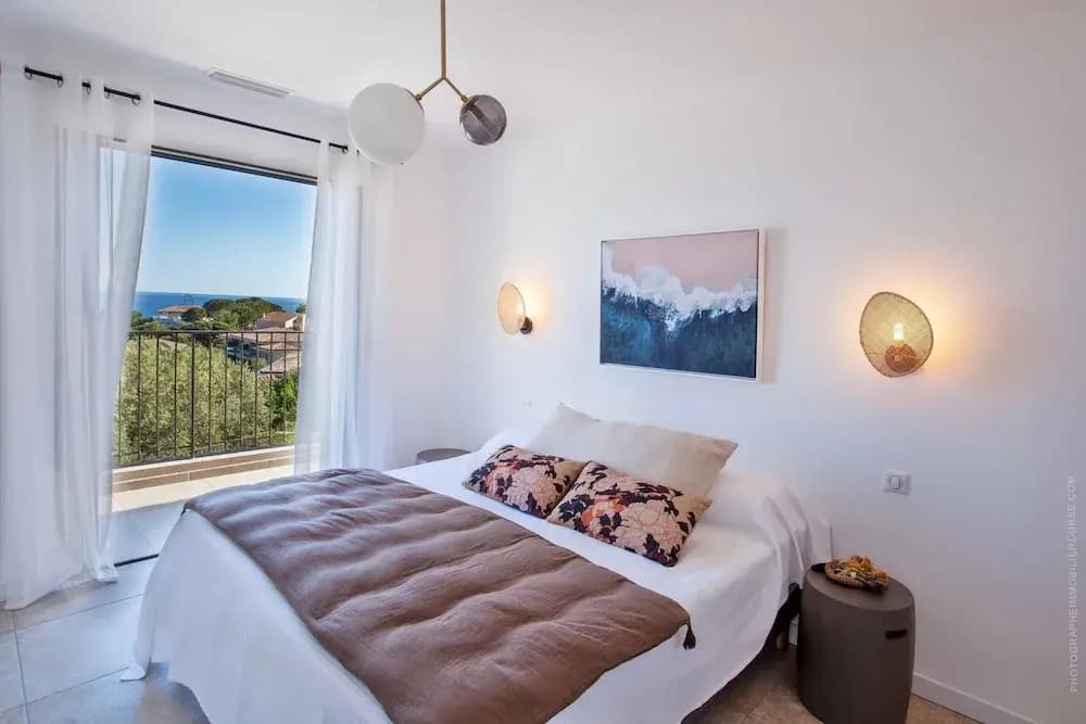 Superb Villa With Pool and sea View - Photo 2