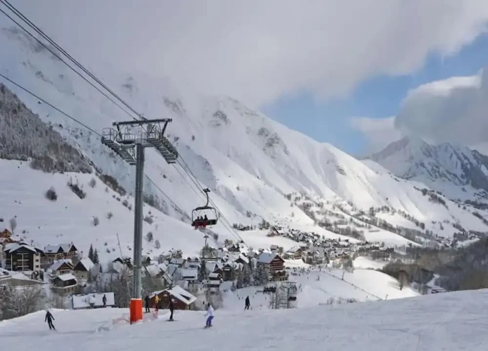 Mountain-view Apartment for 6 Guests - Miniature 8