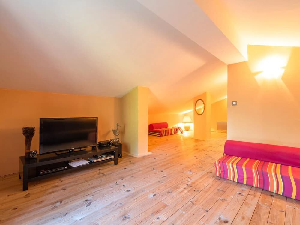 Cozy Holiday Home in Saint-Denis with Swimming Pool - Photo 3