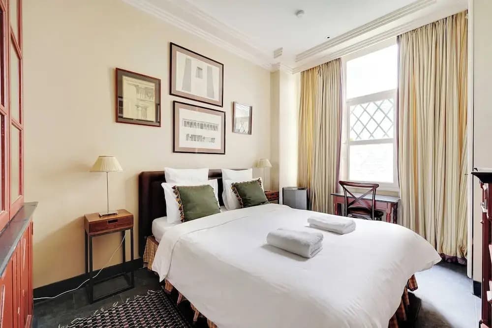 Historic Elegance in the Heart of Marais - 6p/2br - Photo 3