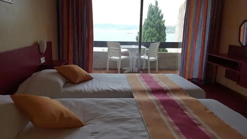 83 Hotel - Photo 3