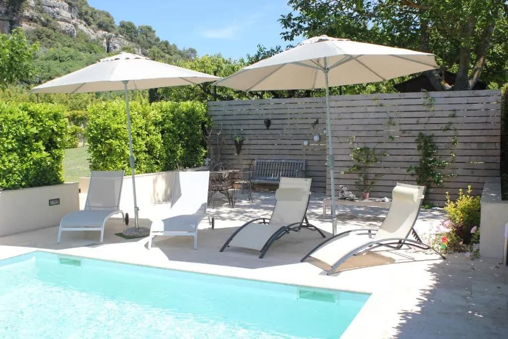 Superbe maison familiale avec piscine privée au pied du Mont Ventoux, jolie vue sur le village du Beaucet, 8 personnes, LS...