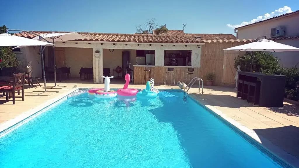 Maison à 200m de la mer, 10 mn de l'aéroport de Bastia avec sur place un Snack avec accès piscine gratuit pour la clientèl...