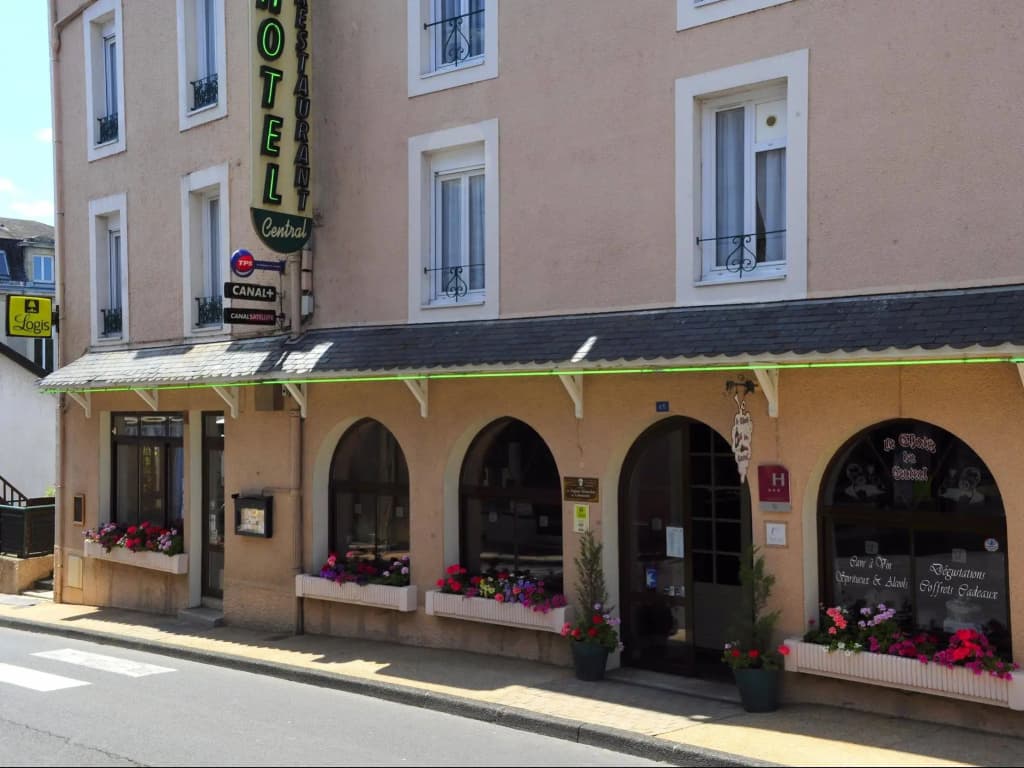 Logis Central Hôtel & Spa - Photo 1