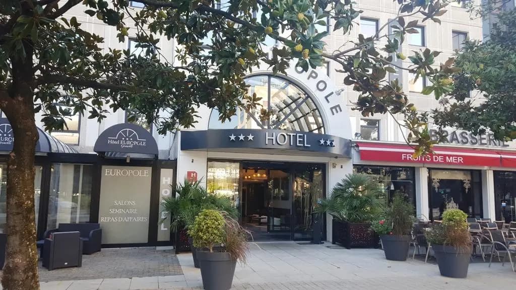 Hôtel Europole - Photo 1