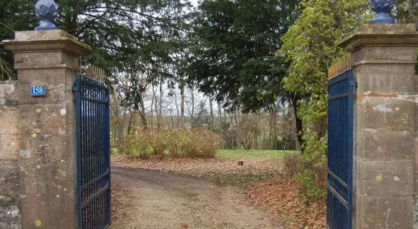 Château de Lusigny - Photo 1