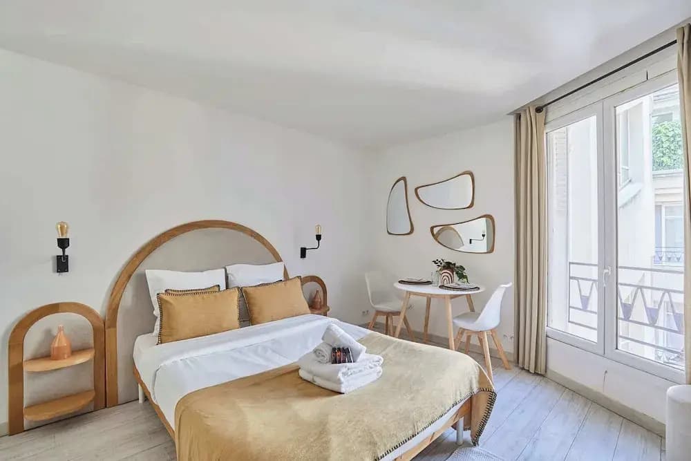 22 m2 Studio Located on the 6th Floor With Elevator: - 1 Bedroom With 140 cm Double bed - Television, Wifi - Equipped Kitc...