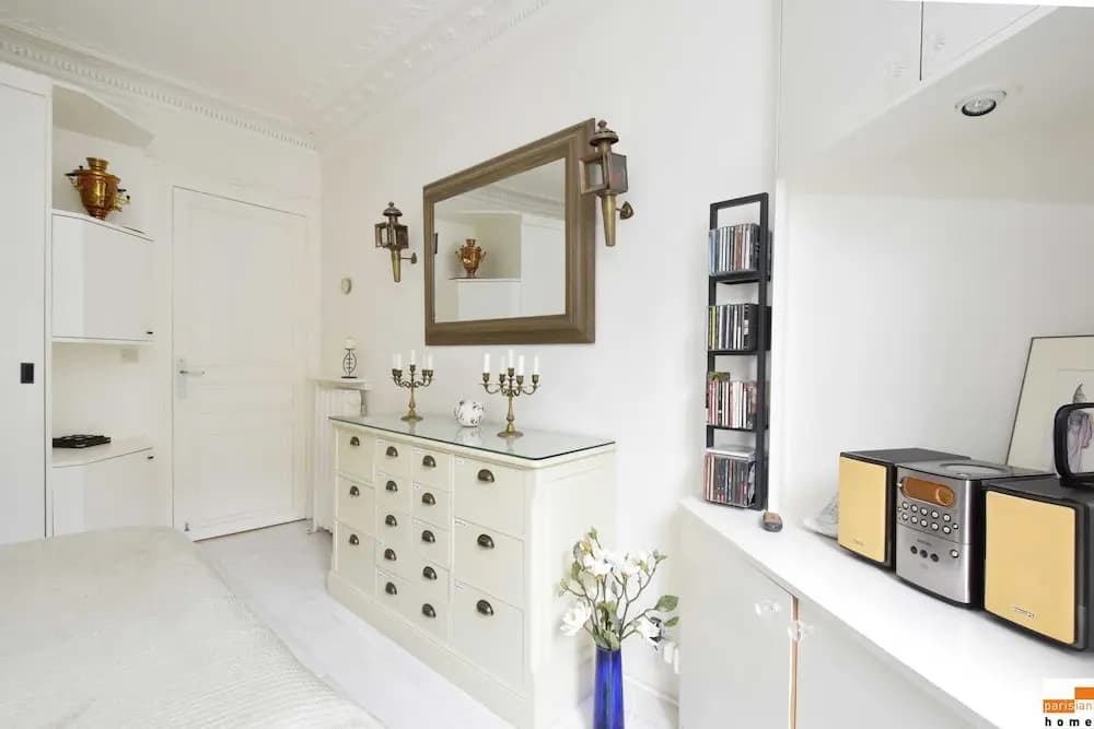 204340 - A two-room apartment with traditional chic style in the Marais - Miniature 8