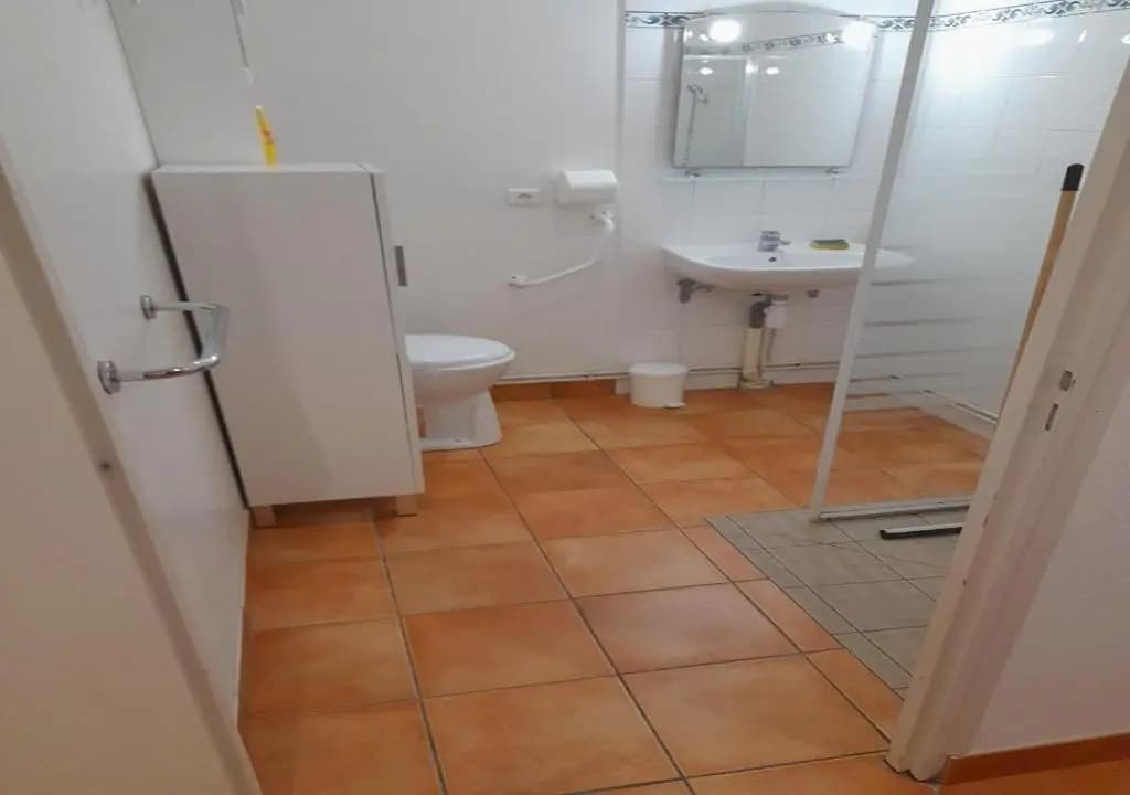 LOGEMENT T2 PMR piscine Privée 400m de la Plage - Miniature 6