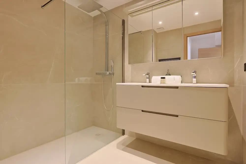 Le Jungle in Cannes With 2 Bedrooms and 2 Bathrooms - Miniature 6