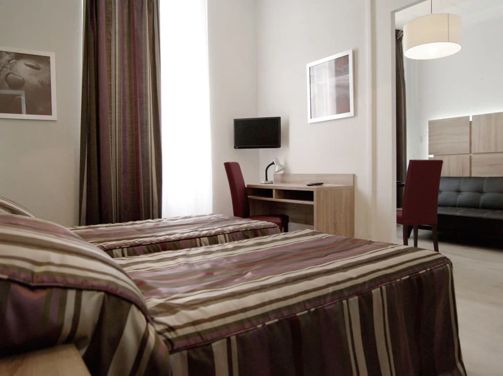 Grand Hotel Jeanne d'Arc - Photo 4