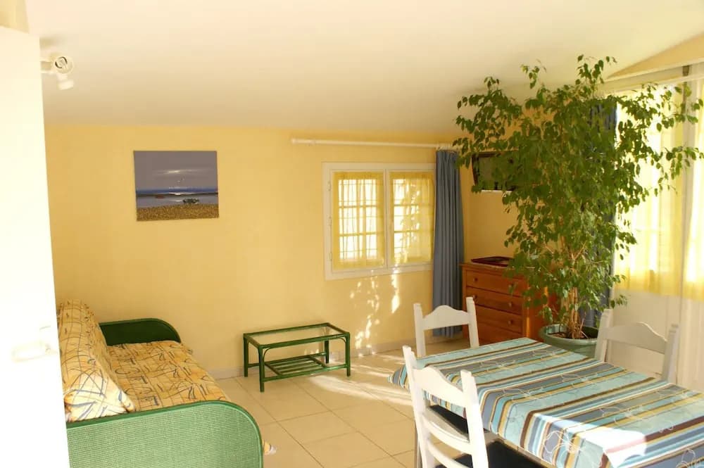 House With one Bedroom in Agde, With Pool Access, Enclosed Garden and - Photo 5
