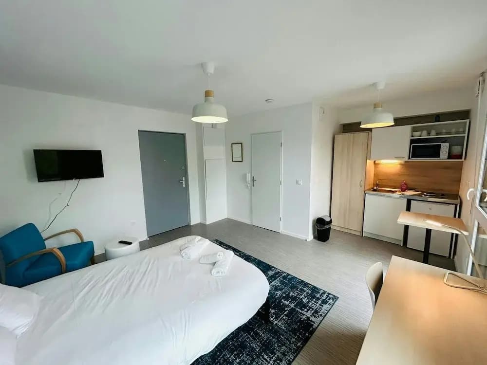 We Live In R - Suite 201 - Photo 1