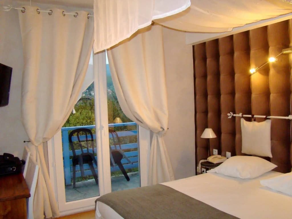 Logis Hôtel Restaurant Le Castel Fleuri - Photo 4