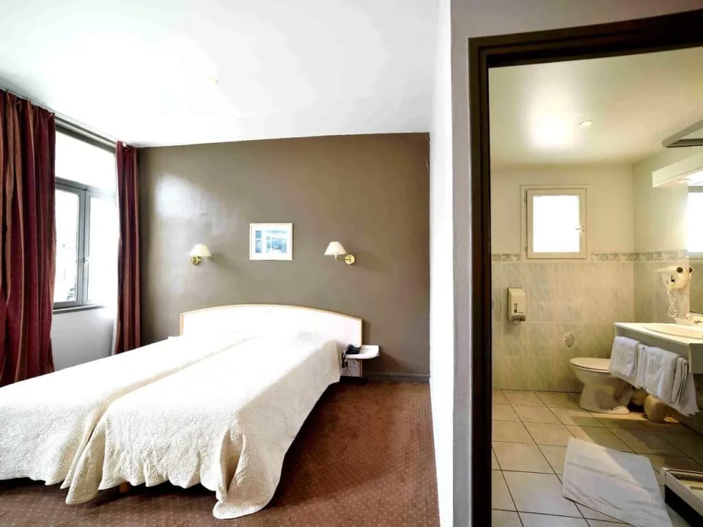 Hôtel Les Frangins - Photo 4