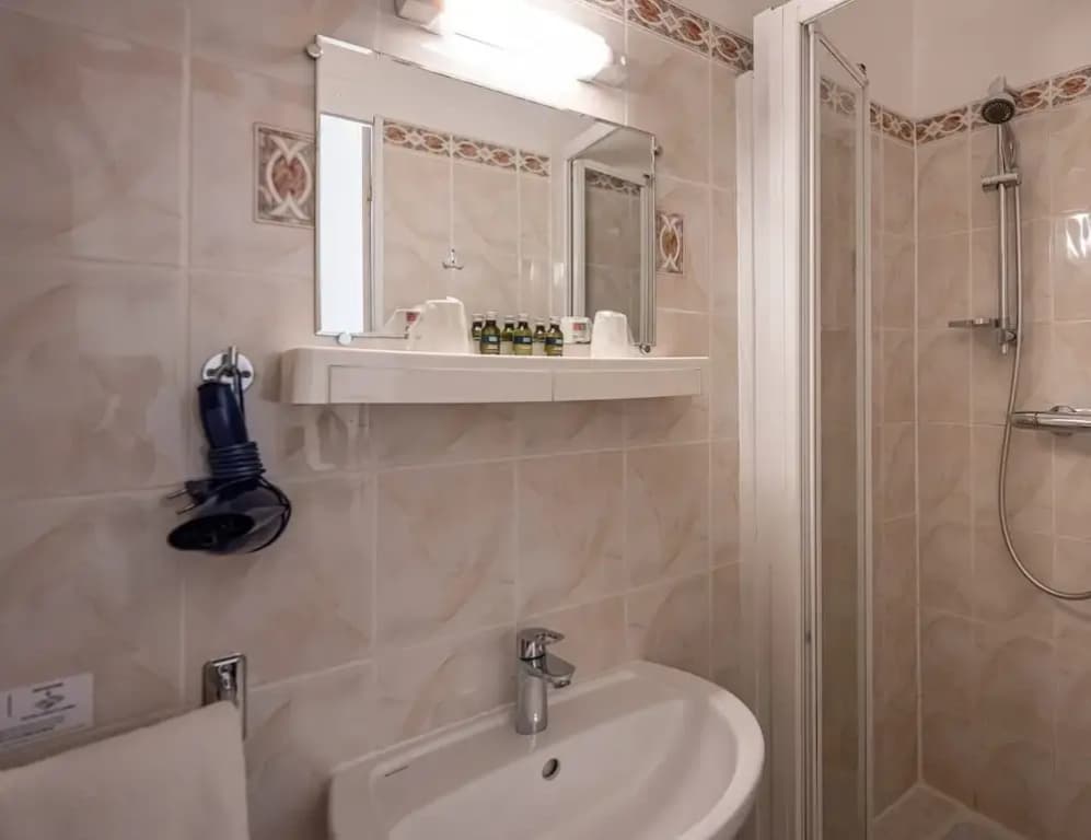 Logis Hotel Central Montargis - Miniature 8