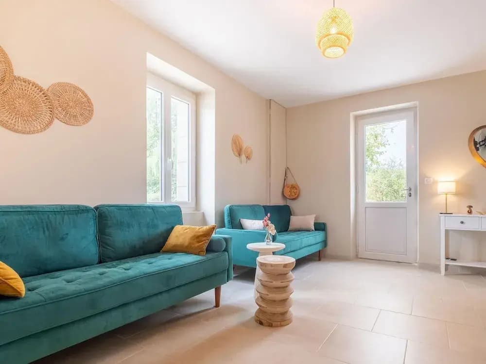 Charming Holiday Home With Private Pool - Miniature 6