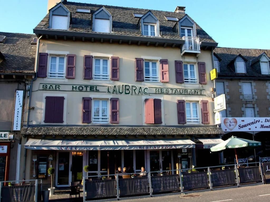 Logis Hôtel l'Aubrac - Photo 1