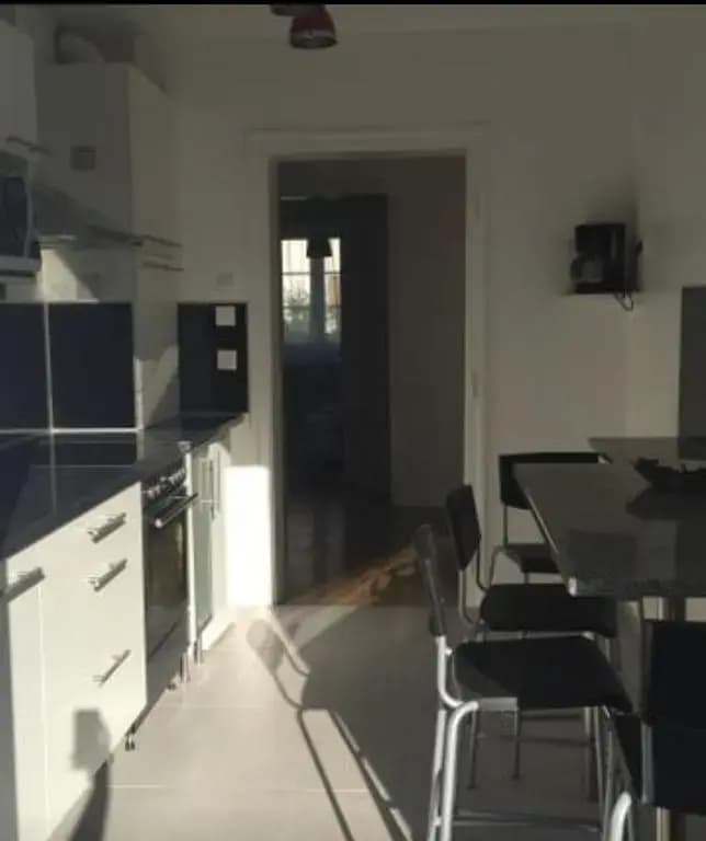Charmant appartement avec terrasse dans villa - Miniature 7