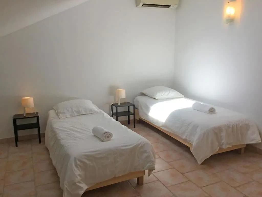 Grande Maison Familiale Avec Piscine Privée Et Climatisation, 10 Personnes, Très Grand Jardin, Située Aux Vignères, Proche...