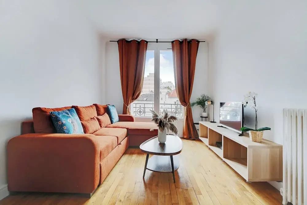 Cozy Apartment 2bdr/4p - in the Heart of Suresnes - Photo 1