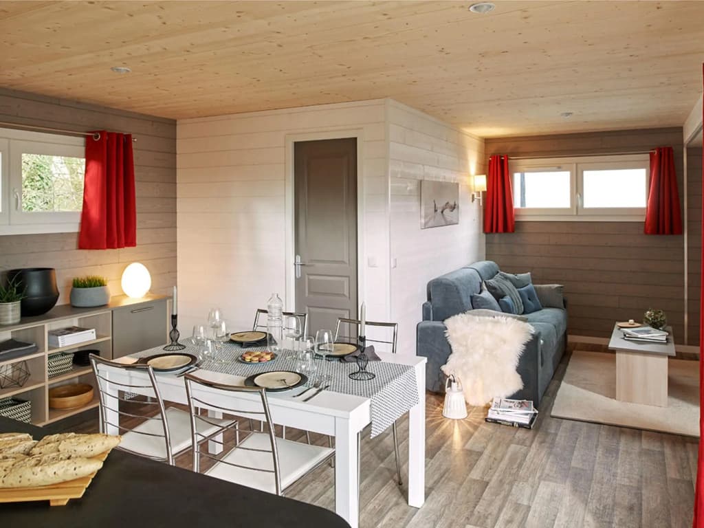 Modernly Furnished Cottage With Beautiful Terrace by a Lake - Photo 2